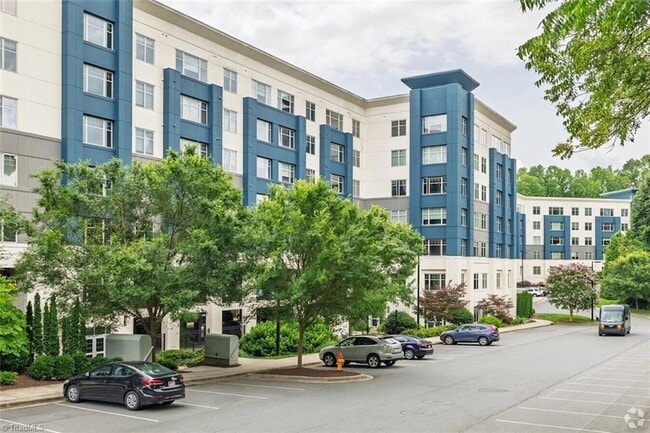 Building Photo - 111 Edgeway Dr