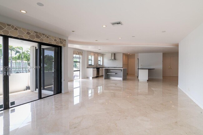 Building Photo - 76 Isle of Venice Dr