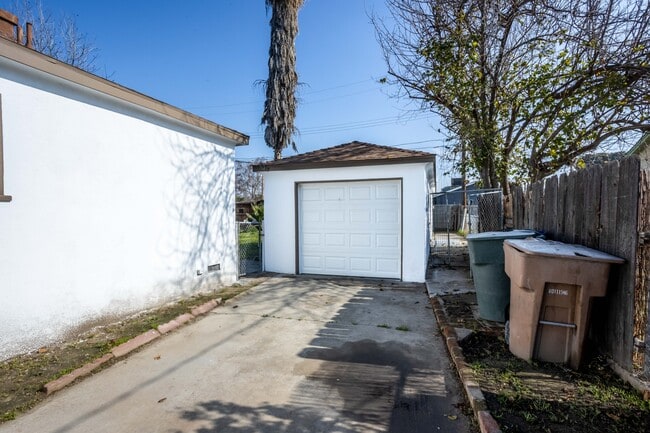 Building Photo - 312 S Myrtle St