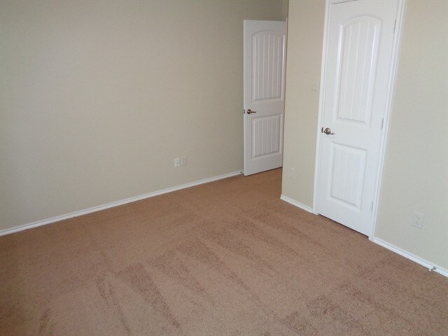 Building Photo - 1000 Churchill Dr