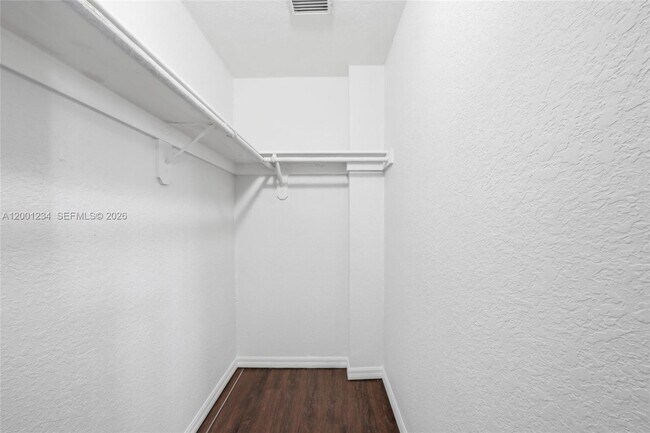 Building Photo - 902 SW 8th Pl