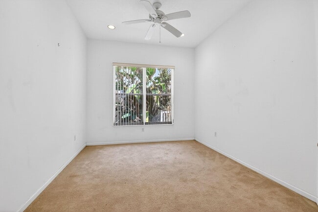 Building Photo - 2431 Westmont Dr