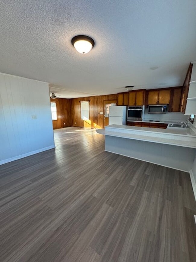 Building Photo - 123 Bear Creek Rd