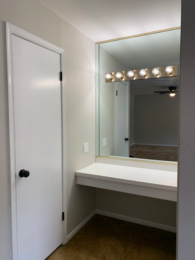 Building Photo - 30 Greensward Ln