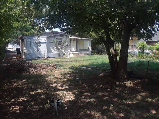 Building Photo - 2312 Ross Ave