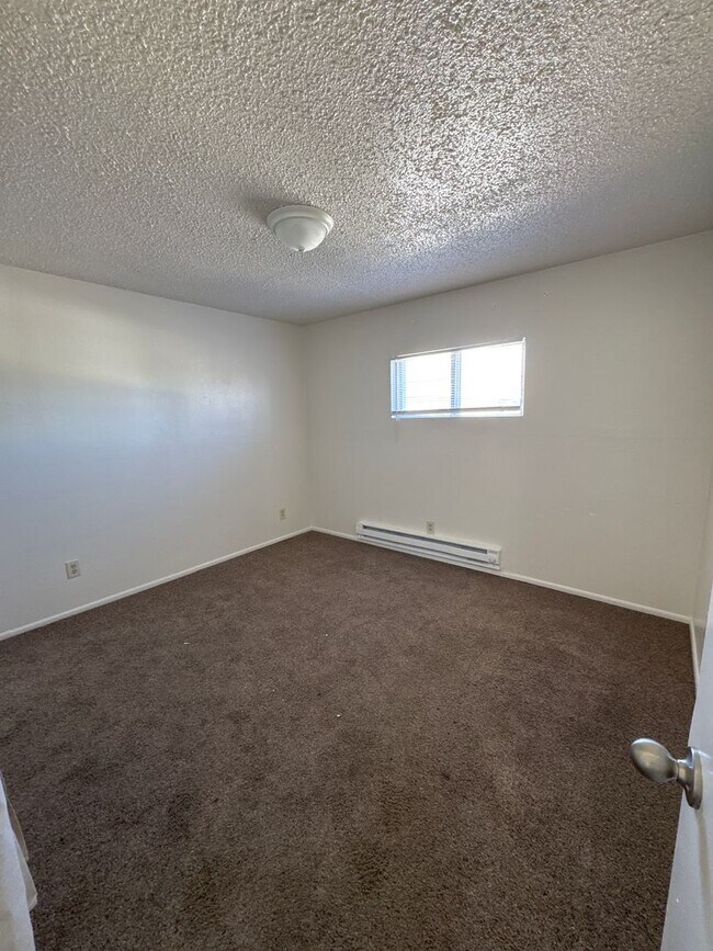 Building Photo - Quail Hollow 13