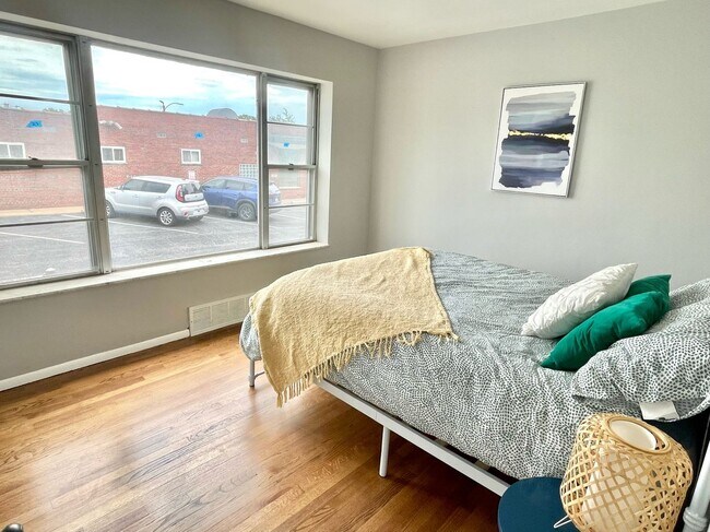 Building Photo - 5445 Chippewa St