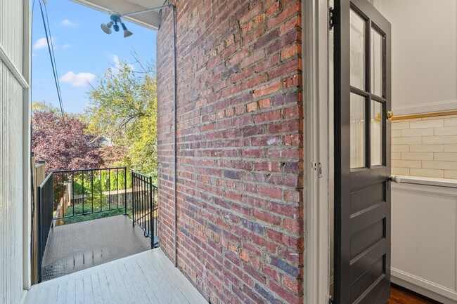 Building Photo - 2814 Bellevue Terrace NW