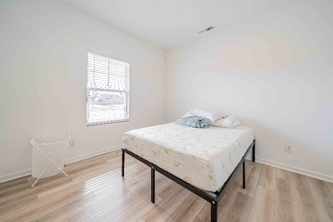 Building Photo - 824 Oyster Bay Dr