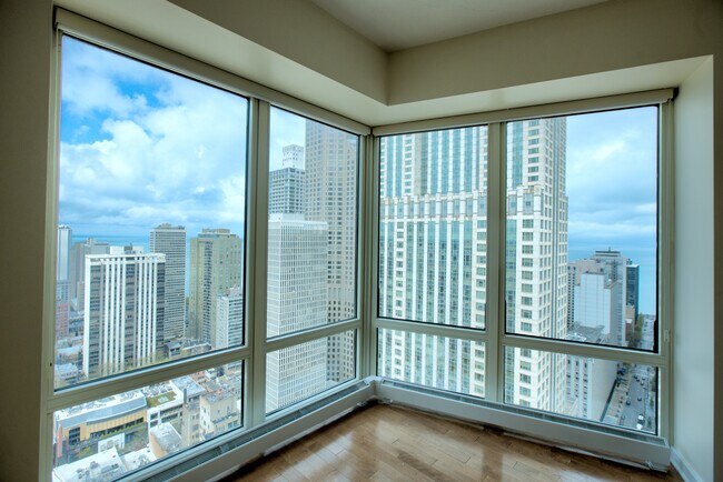 Building Photo - 57 E Delaware Pl