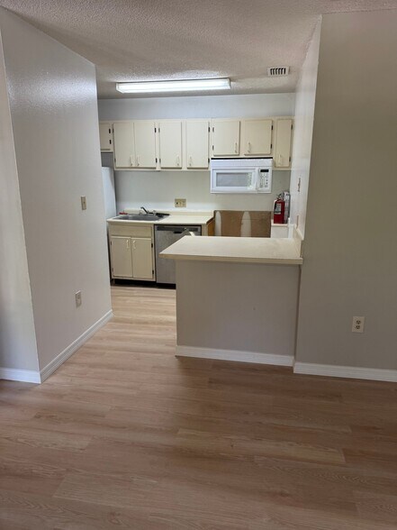 Building Photo - 225 S Tropical Trail