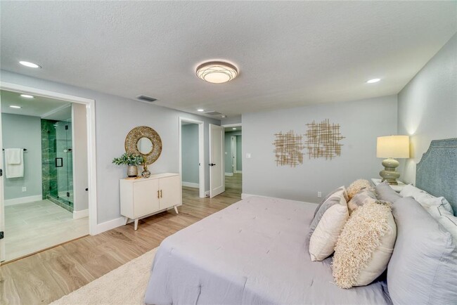 Building Photo - 15722 GardenSide Ln