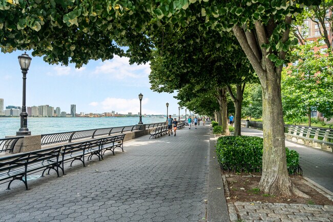 Building Photo - 99 Battery Pl