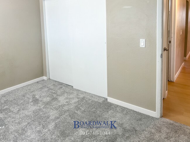 Building Photo - Recently Remodeled 2 bedroom in Salt Lake!
