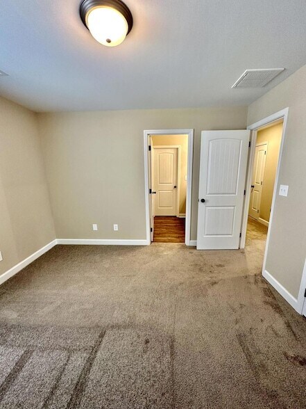Building Photo - 613 Estrella Dr