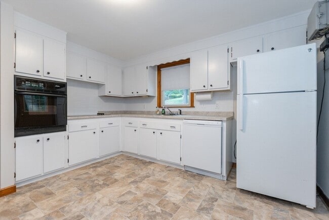 Building Photo - 205 Hardy Pond Rd