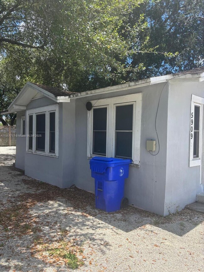 Building Photo - 5909 NW 5th Ct