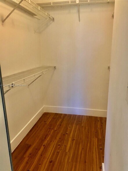 Building Photo - 15701 W Waterside Cir