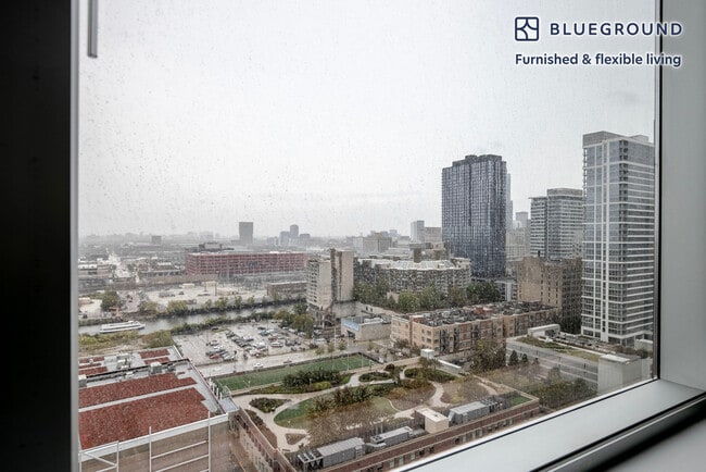 Building Photo - 1000 S Clark St