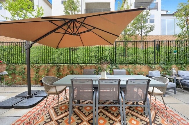 Building Photo - 478 Sycamore Dr