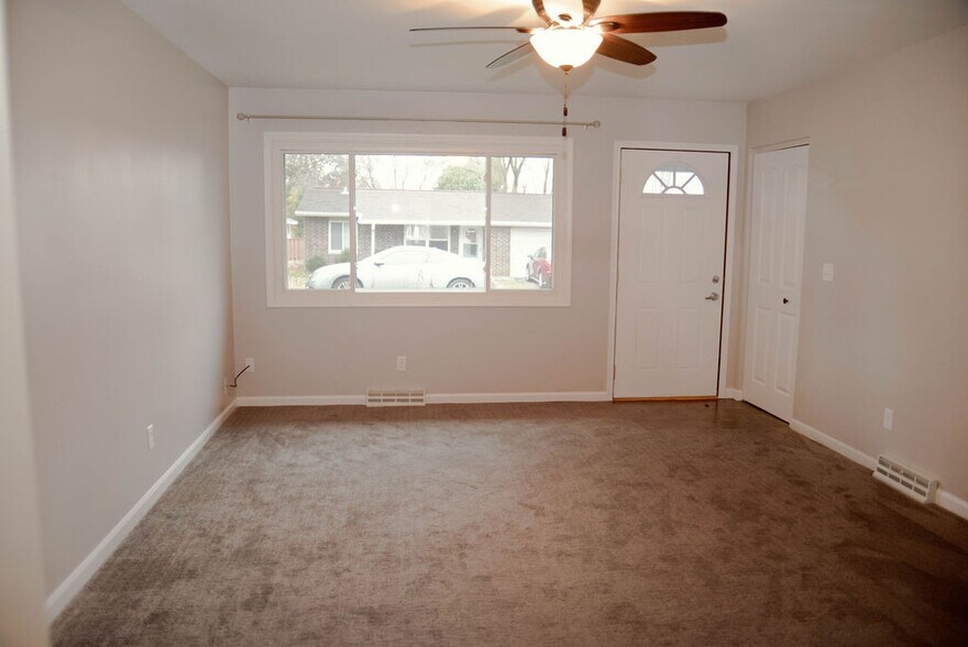 Building Photo - 401 Simonson St