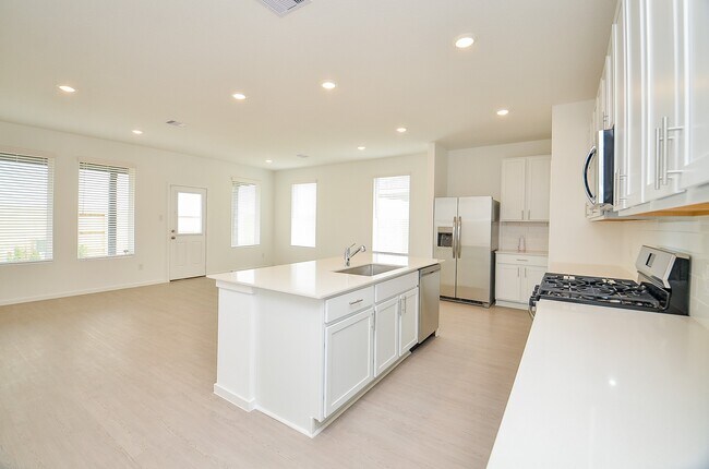 Building Photo - 26506 Coast Redwood Dr