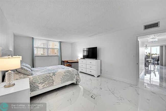 Building Photo - 1401 S Ocean Dr