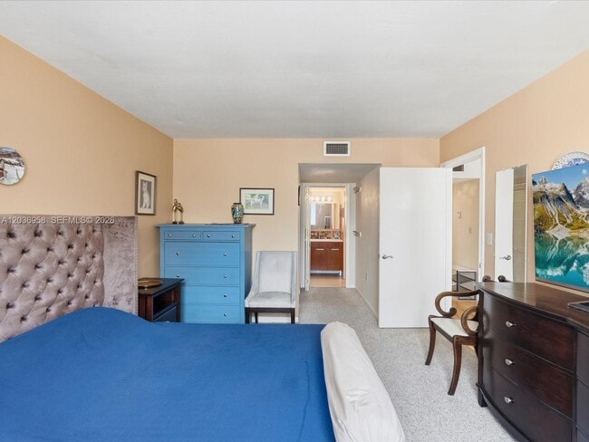 Building Photo - 3588 Collins Ave