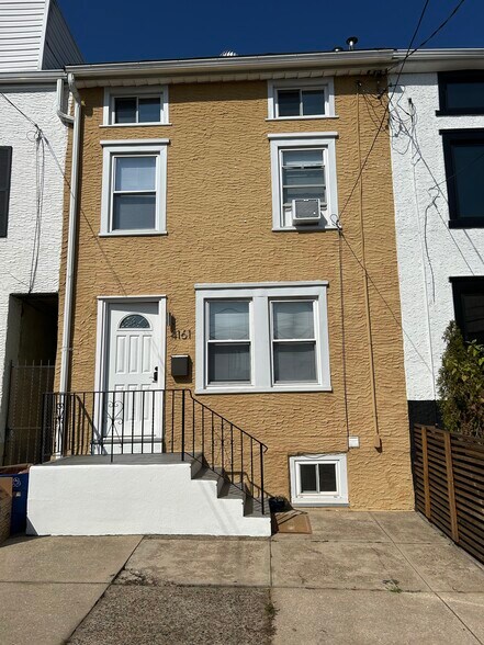 Front of house - 4161 Apple St