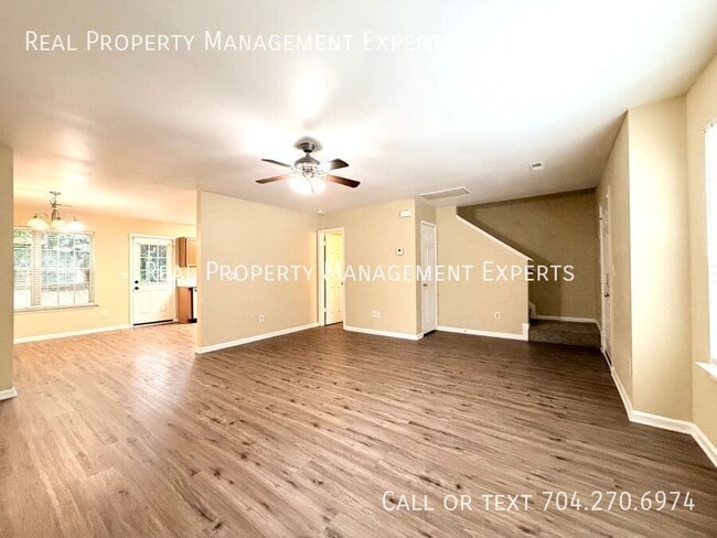 Building Photo - 4025 Oakwood Rd