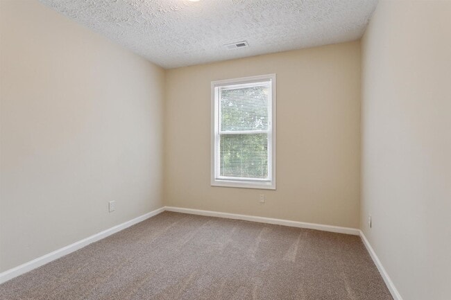 Building Photo - 4BR | 2 Full Baths | Downtown Newport News