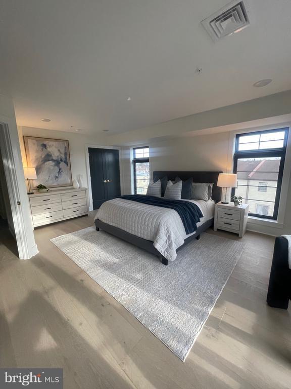 Building Photo - 7519R Ridge Ave