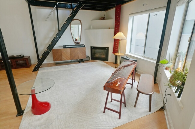 Building Photo - 670 5th St