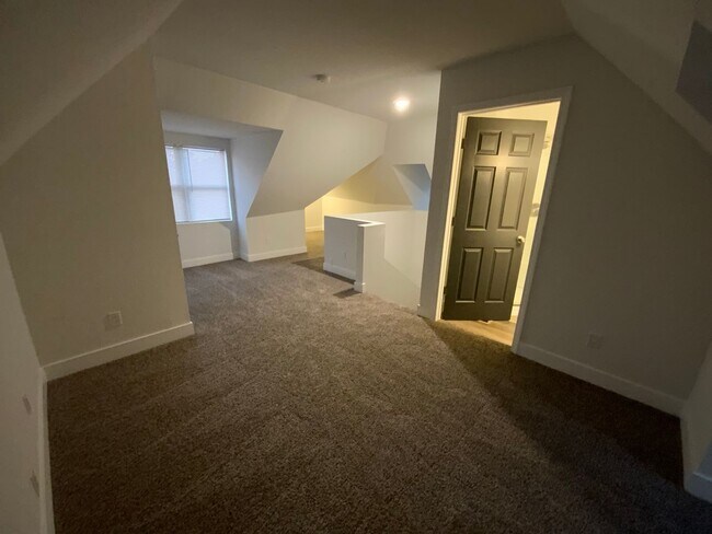 Building Photo - 3 Bedroom House for Rent