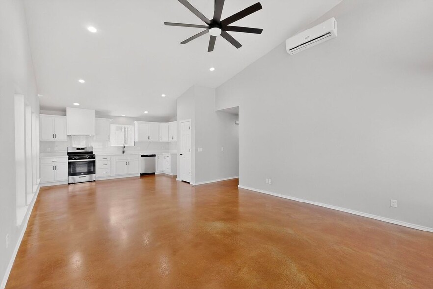 Building Photo - 1471 W Kaufman St