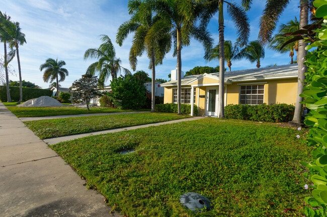 Building Photo - 245 Cortez Rd