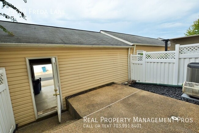 Building Photo - 25488 Freda Ln