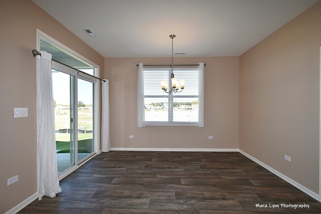 Building Photo - 325 Sussex Ln