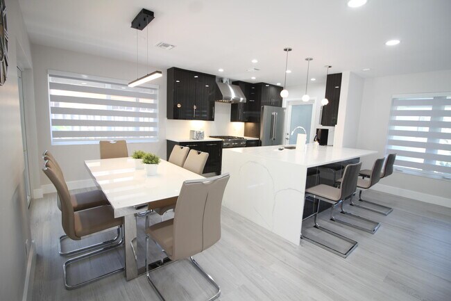 Building Photo - 2548 SE 14th St