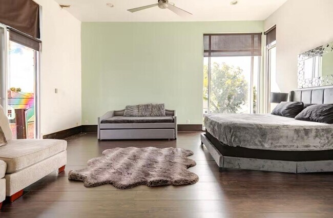 Building Photo - 4118 Floyd St