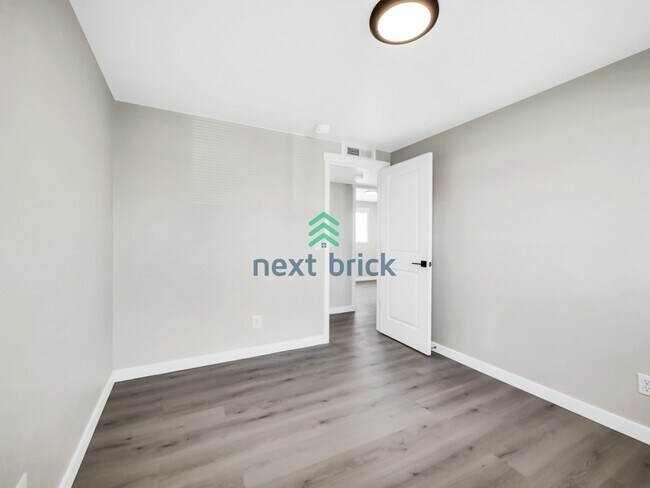 Building Photo - Beautiful 3 beds, 1 bath Single Family Home is available for Rent in Renton!