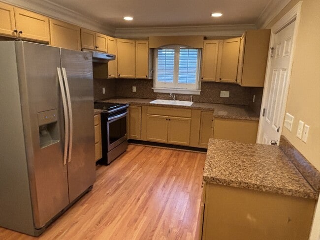 Building Photo - 1240 Ebinport Rd