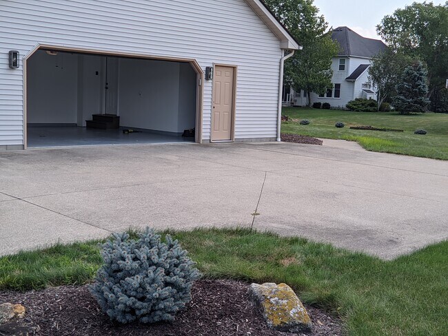 Building Photo - 34521 Springvale Cir
