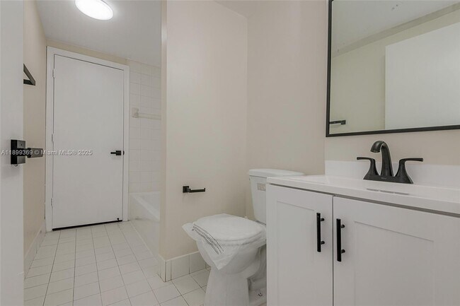 Building Photo - 3211 Sabal Palm Manor