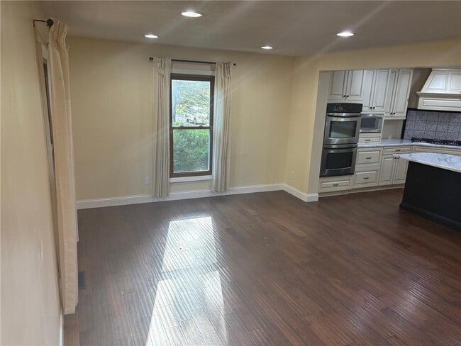 Building Photo - 2510 Wellington Cir