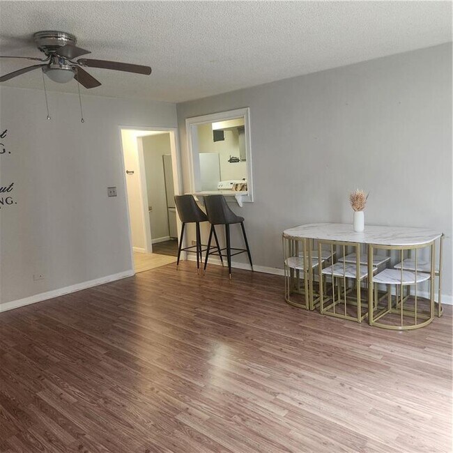 Building Photo - 300 Peachtree Rd NE