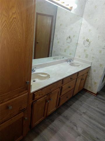 Building Photo - 6218 Paradise Dr