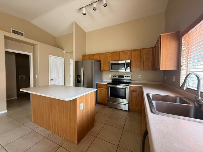 Building Photo - 3625 E Thunderheart Trail