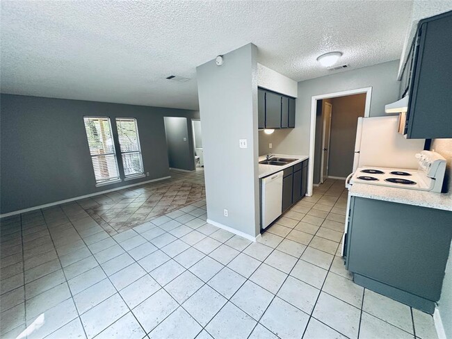 Building Photo - 1318 Southport Dr