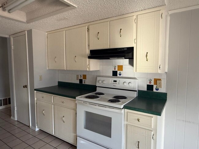 Building Photo - 108 Fiesta Dr